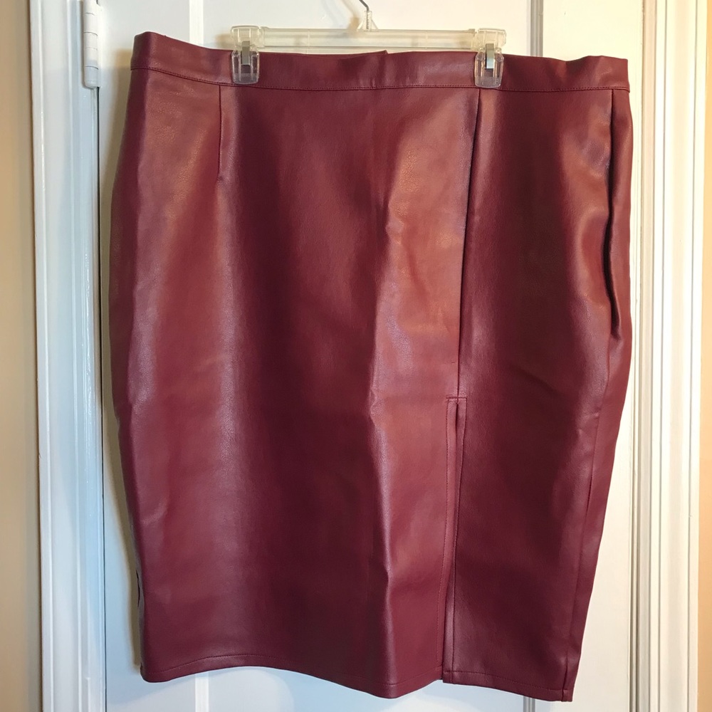NWT Boohoo Burgundy Faux Leather Skirt w/ Split